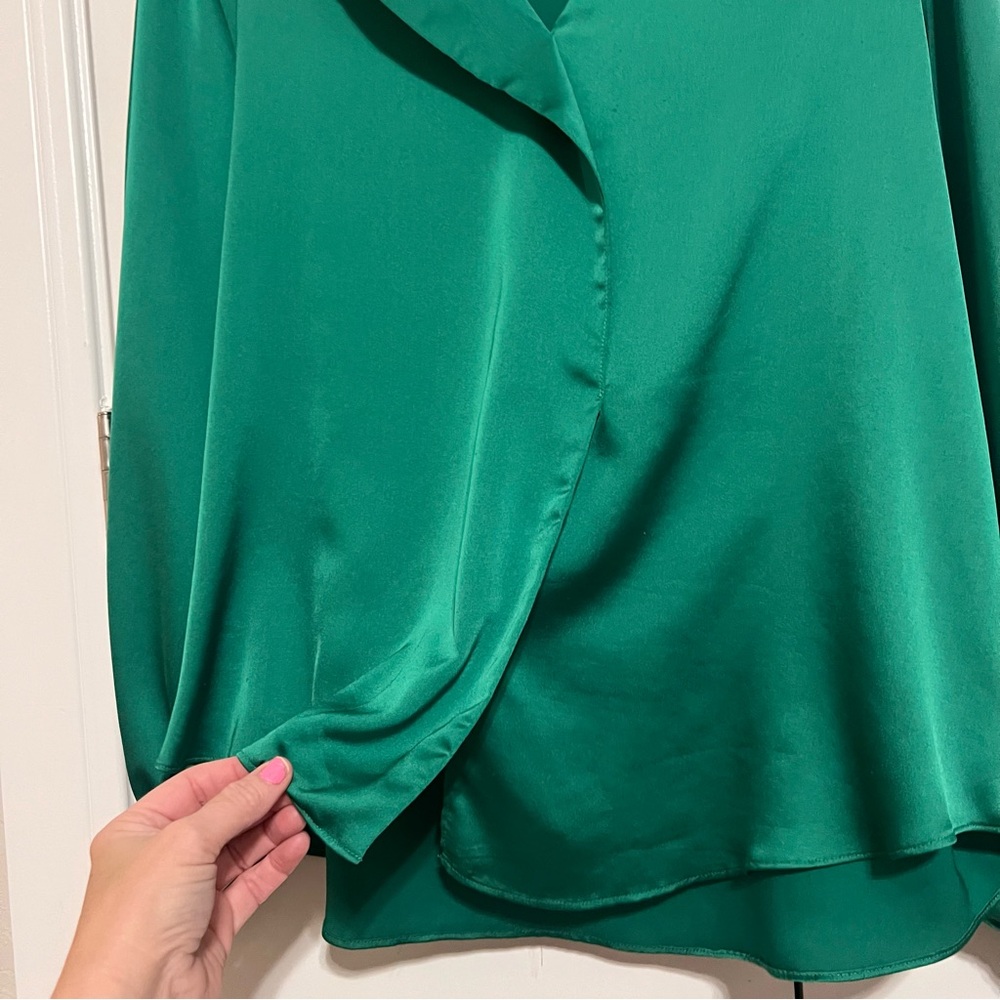 Gibson Latimer Vibrant Green Blouse - Picture 4 of 7